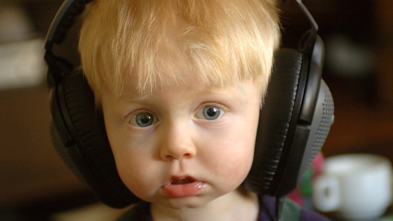 naar muziek luisteren